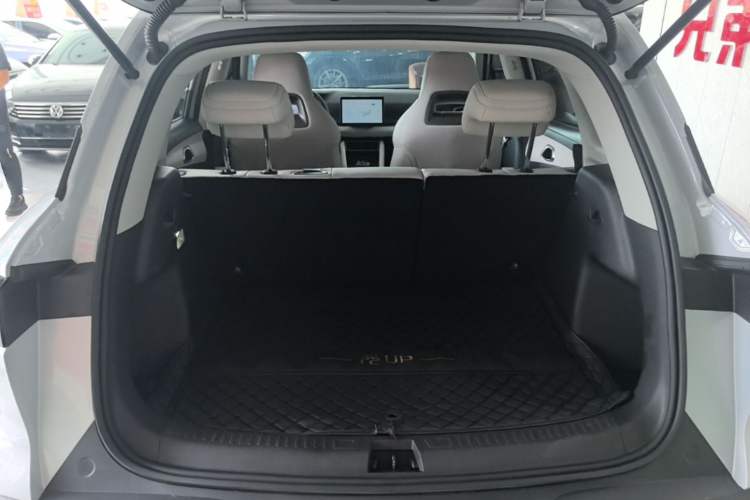 Used BYD Yuan UP 2024 401 km Active Version Trunk