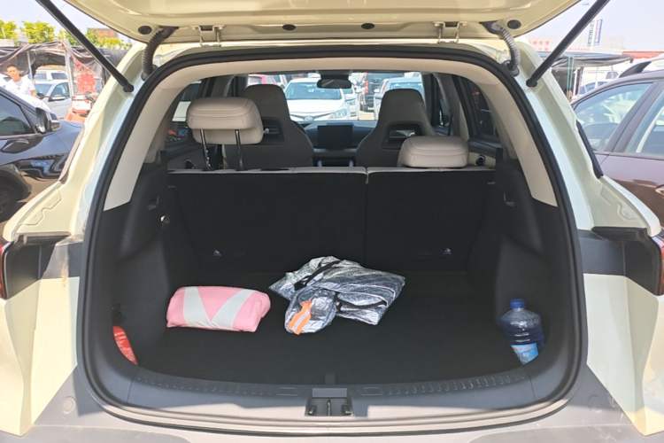 Used BYD Yuan UP 2024 401 km Active Version Trunk