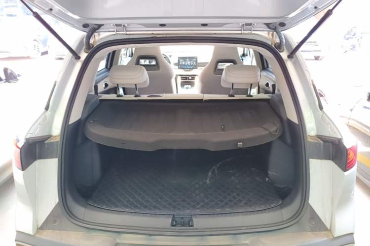 Used BYD Yuan UP 2024 401 km Active Version Trunk
