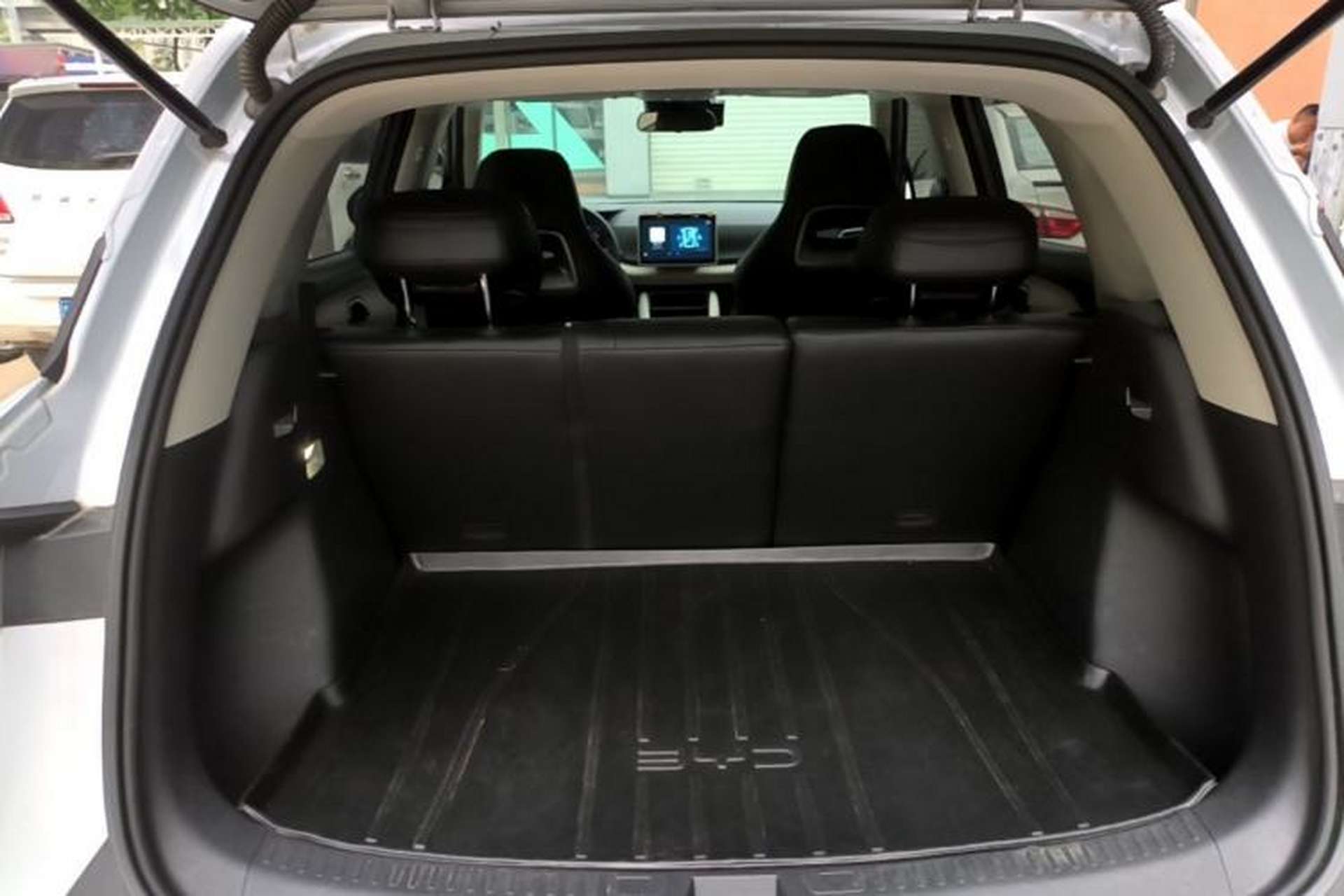Used BYD Yuan UP 2024 401 km Active Version Trunk