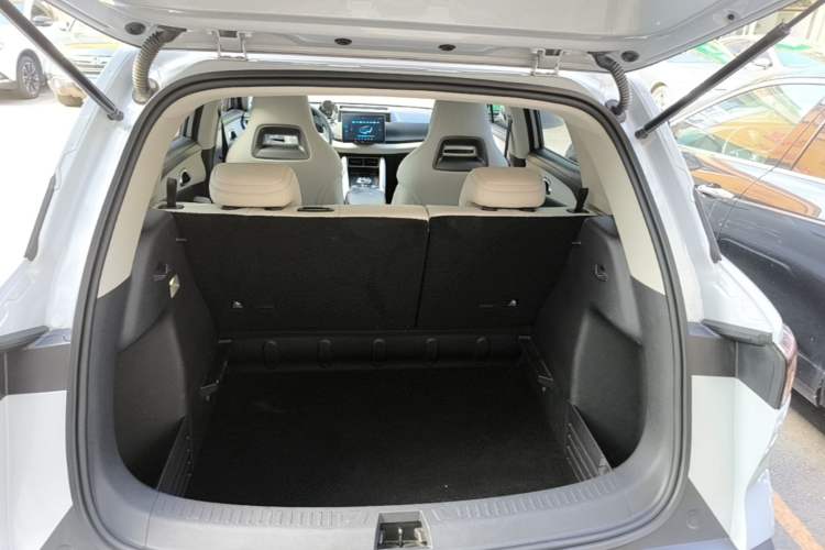 Used BYD Yuan UP 2024 401 km Active Version Trunk