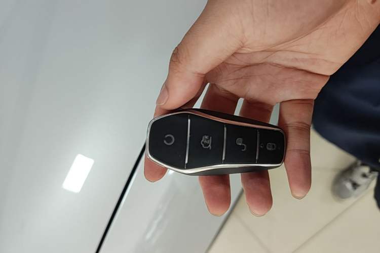 Used BYD Yuan UP 2024 401 km Active Version Vehicle Key