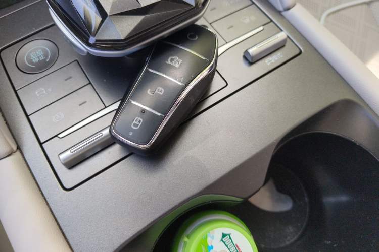 Used BYD Yuan UP 2024 401 km Active Version Vehicle Key