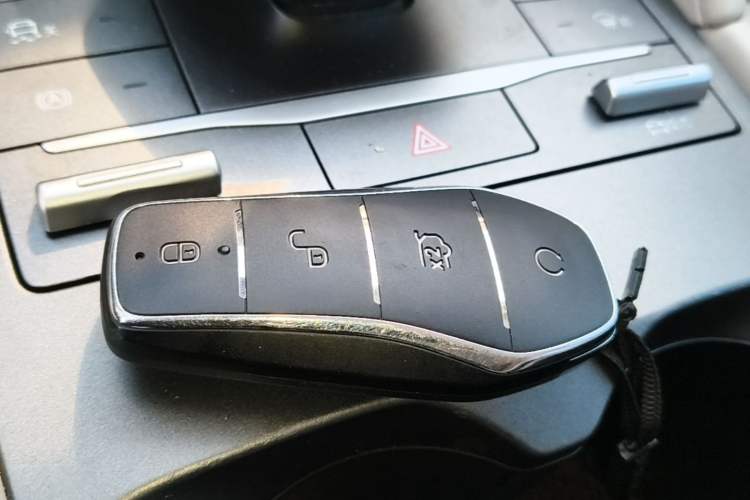 Used BYD Yuan UP 2024 401 km Active Version Vehicle Key