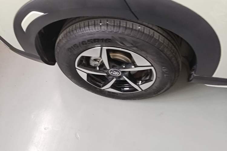 Used BYD Yuan UP 2024 401KM Beyond Edition Right Rear Wheel Hub