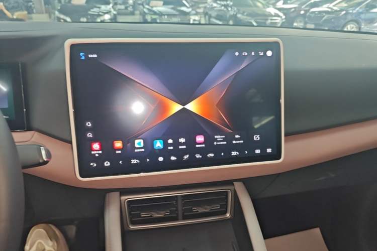Used BYD Yuan UP 2025 Intelligent Driving Version 401 km Leading Edition Audio And AC Panel