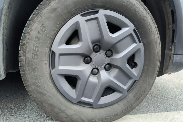 Used BYD Yuan UP 2025 Model 301KM Leading Version Right Front Wheel Hub