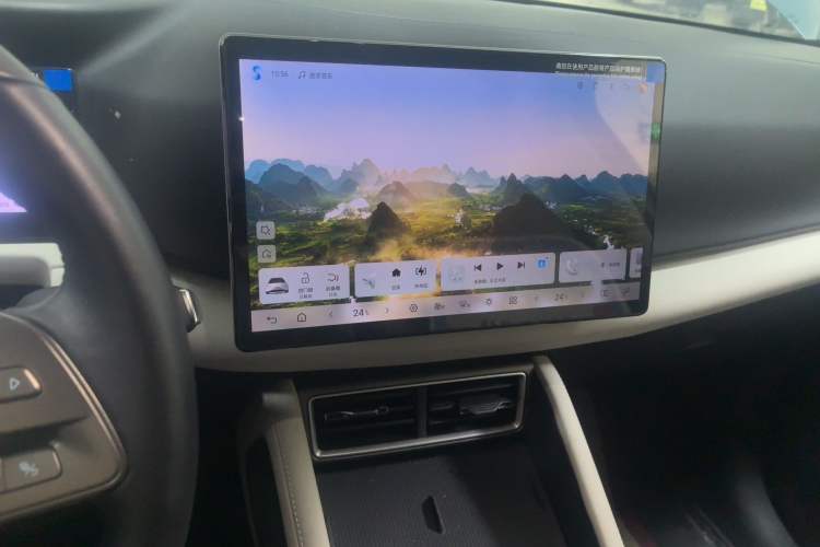 Used BYD Yuan UP 2025 Intelligent Driving Version 401 km Leading Edition Audio And AC Panel