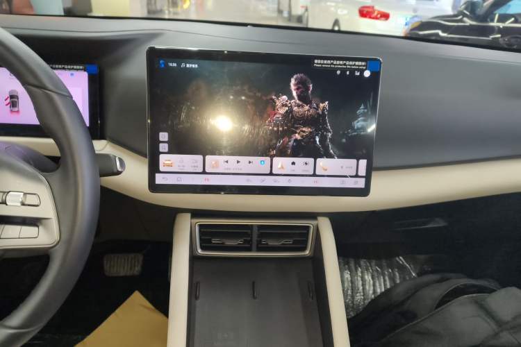 Used BYD Yuan UP 2025 Intelligent Driving Version 401 km Leading Edition Audio And AC Panel