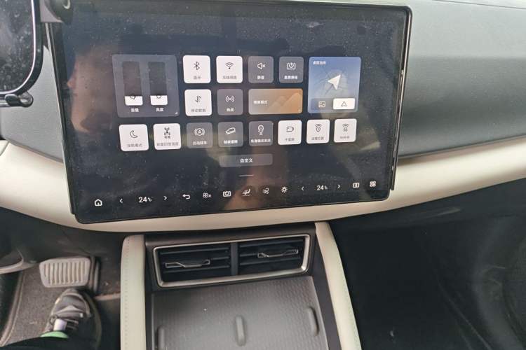 Used BYD Yuan UP 2025 Intelligent Driving Version 401 KM Dynamic Edition Audio And AC Panel