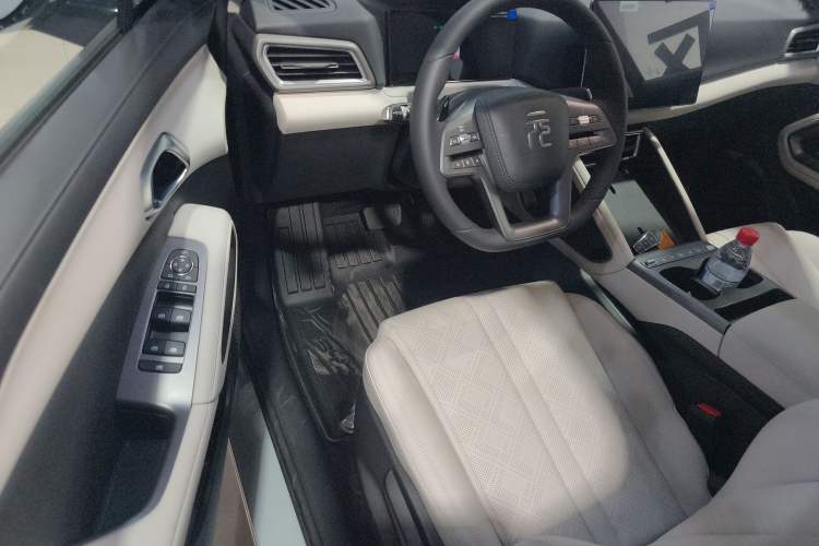 Used BYD Yuan UP 2025 Intelligent Driving Version 401 KM Dynamic Edition Driver Seat