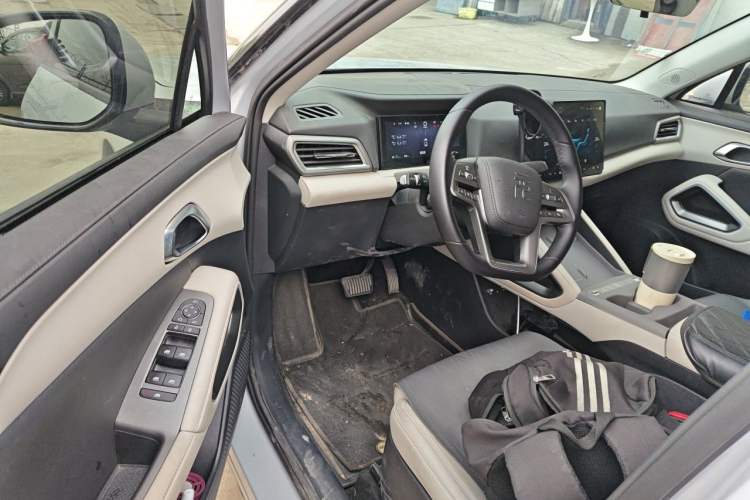 Used BYD Yuan UP 2025 Intelligent Driving Version 401 KM Dynamic Edition Driver Seat