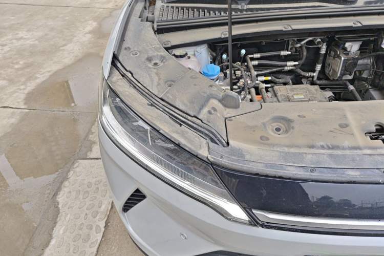 Used BYD Yuan UP 2025 Intelligent Driving Version 401 KM Dynamic Edition Engine Bay Right