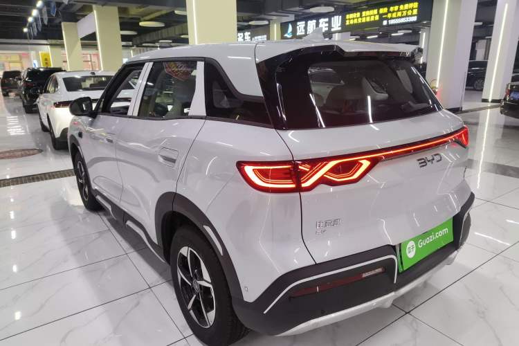 Used BYD Yuan UP 2025 Intelligent Driving Version 401 km Leading Edition Exterior 3