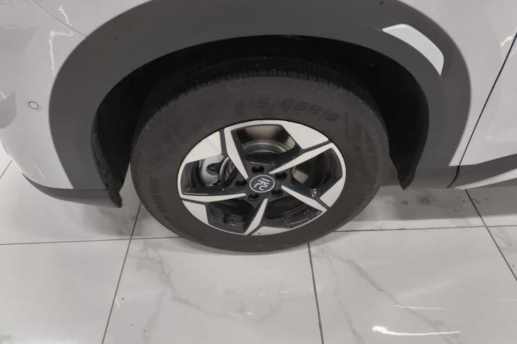 Used BYD Yuan UP 2025 Intelligent Driving Version 401 km Leading Edition Exterior 7