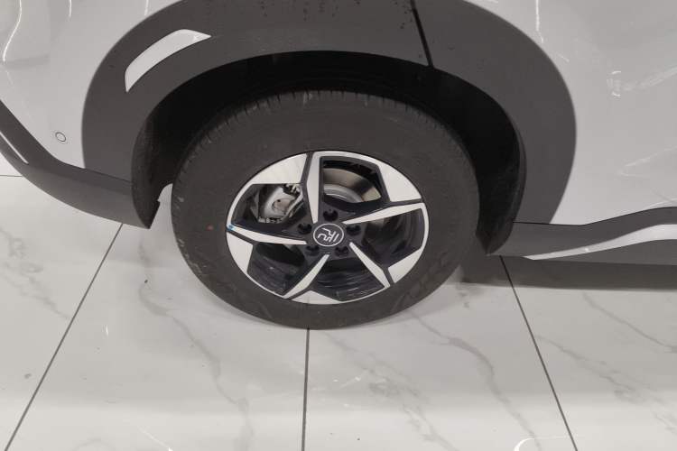 Used BYD Yuan UP 2025 Intelligent Driving Version 401 km Leading Edition Exterior 8
