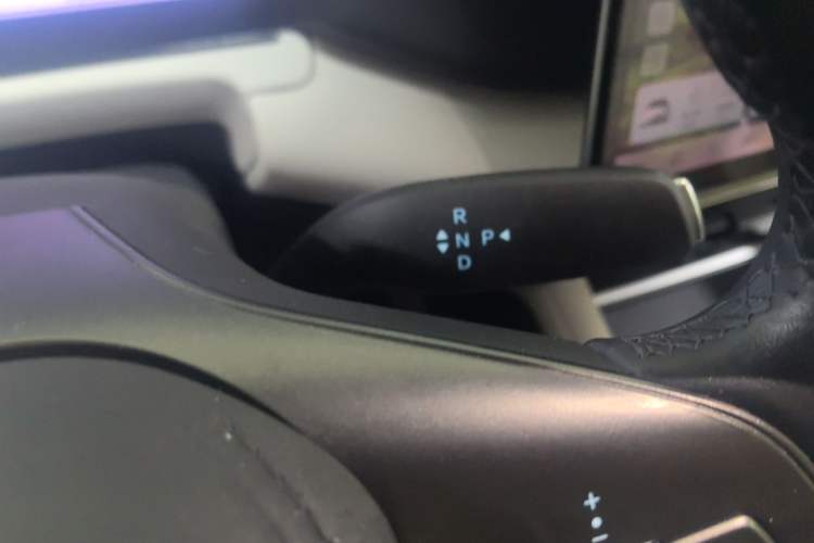 Used BYD Yuan UP 2025 Intelligent Driving Version 401 km Leading Edition Gear Lever