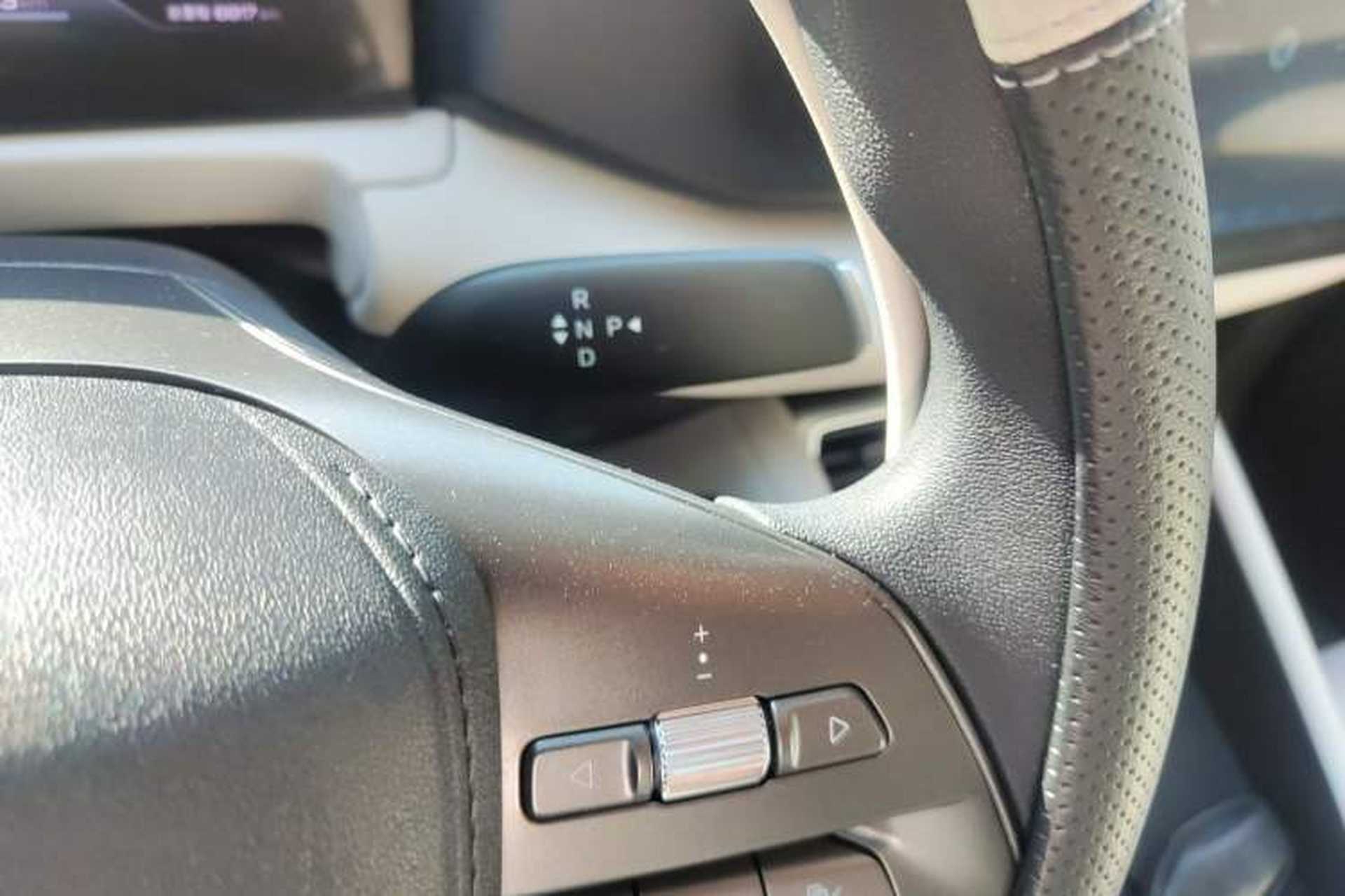 Used BYD Yuan UP 2025 Model 301KM Leading Version Gear Lever