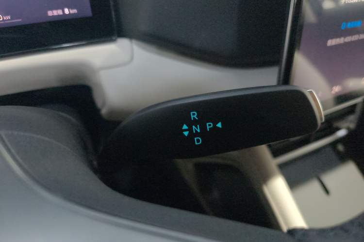 Used BYD Yuan UP 2025 Intelligent Driving Version 401 KM Dynamic Edition Gear Lever