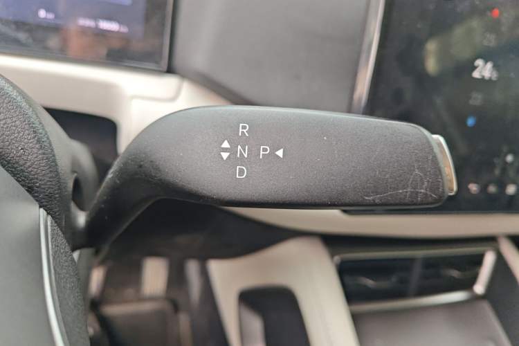Used BYD Yuan UP 2025 Intelligent Driving Version 401 KM Dynamic Edition Gear Lever