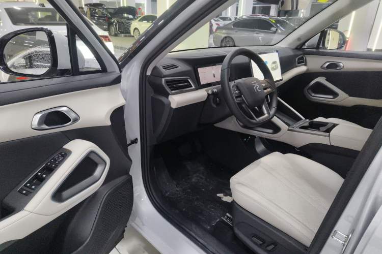 Used BYD Yuan UP 2025 Intelligent Driving Version 401 km Leading Edition Interior 3