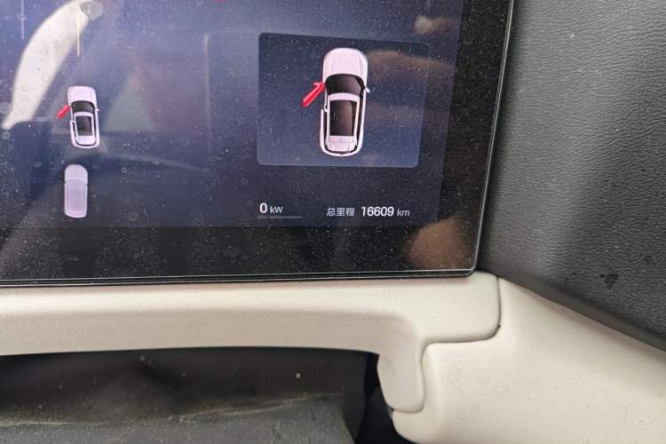 Used BYD Yuan UP 2025 Intelligent Driving Version 401 KM Dynamic Edition Odometer Close Up