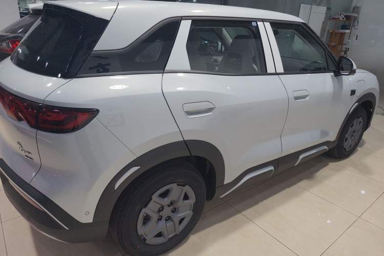 Used BYD Yuan UP 2025 Intelligent Driving Version 401 KM Dynamic Edition Rear Right 45 Deg