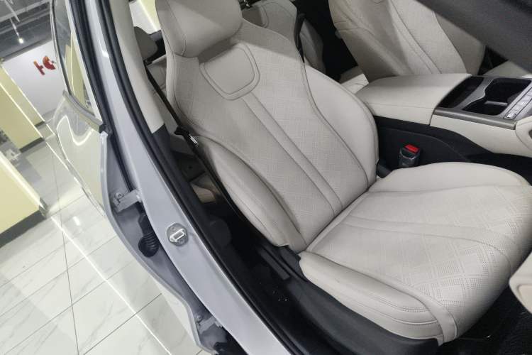 Used BYD Yuan UP 2025 Intelligent Driving Version 401 km Leading Edition Right Front Seat