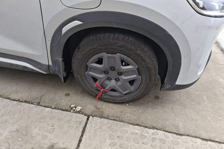 Used BYD Yuan UP 2025 Intelligent Driving Version 401 KM Dynamic Edition Right Front Wheel Hub