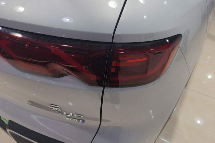 Used BYD Yuan UP 2025 Intelligent Driving Version 401 KM Dynamic Edition Right Rear Taillight