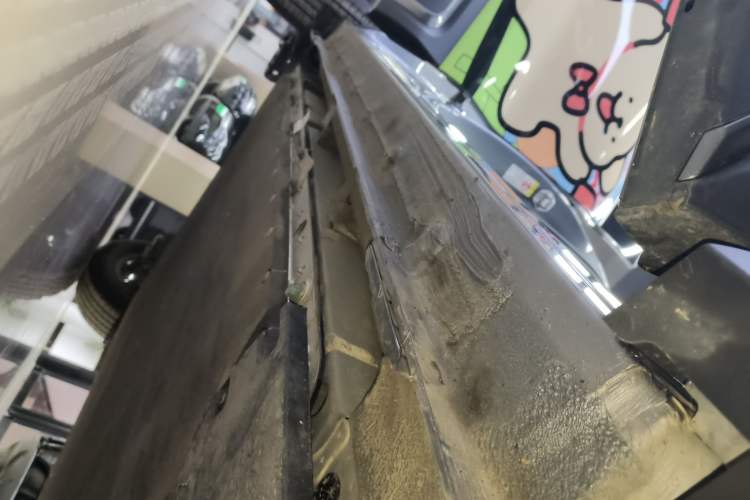 Used BYD Yuan UP 2025 Intelligent Driving Version 401 km Leading Edition Right Side Sill