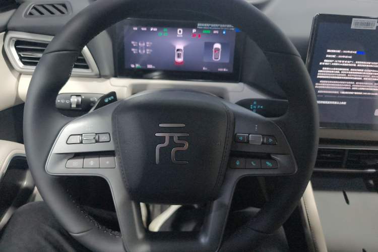 Used BYD Yuan UP 2025 Intelligent Driving Version 401 KM Dynamic Edition Steering Wheel