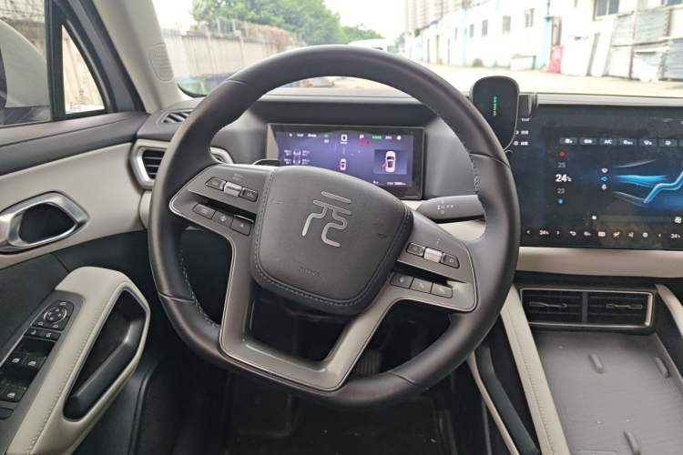 Used BYD Yuan UP 2025 Intelligent Driving Version 401 KM Dynamic Edition Steering Wheel