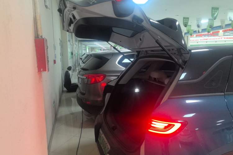 Used BYD Yuan UP 2025 Intelligent Driving Version 401 km Leading Edition Trunk