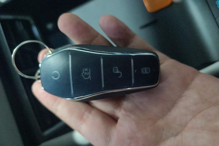 Used BYD Yuan UP 2025 Intelligent Driving Version 401 KM Dynamic Edition Vehicle Key