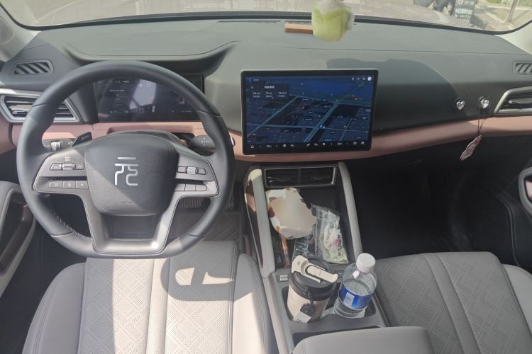 Used BYD Yuan UP 2025 Intelligent Driving Version 401 KM Dynamic Edition Center Console
