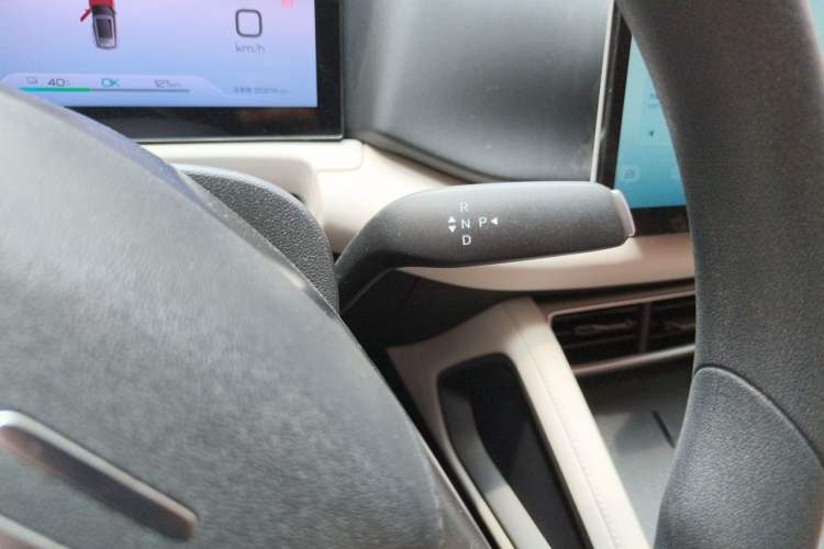 Used BYD Yuan UP 2025 Model 301KM Leading Version Gear Lever