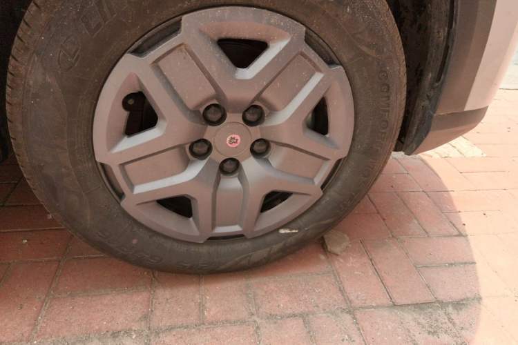 Used BYD Yuan UP 2025 Model 301KM Leading Version Right Front Wheel Hub