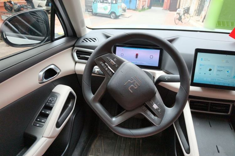 Used BYD Yuan UP 2025 Model 301KM Leading Version Steering Wheel
