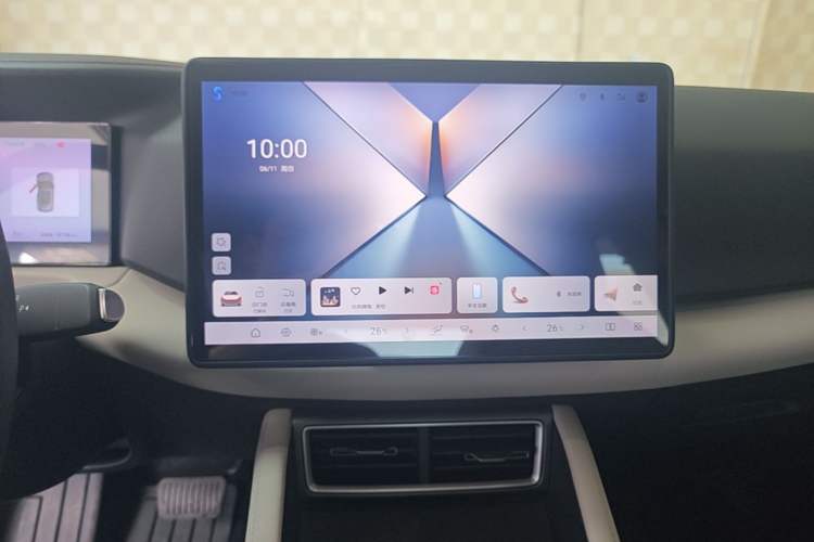 Used BYD Yuan UP 2025 Intelligent Driving Version 401 km Leading Edition Audio And AC Panel