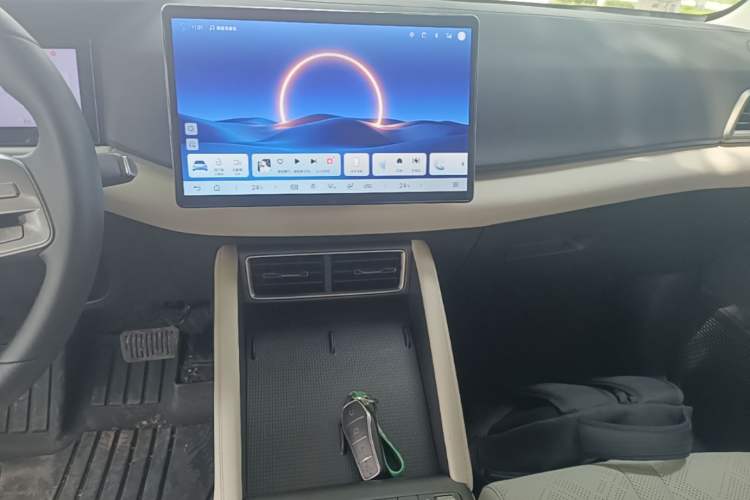 Used BYD Yuan UP 2025 Intelligent Driving Version 401 KM Dynamic Edition Audio And AC Panel