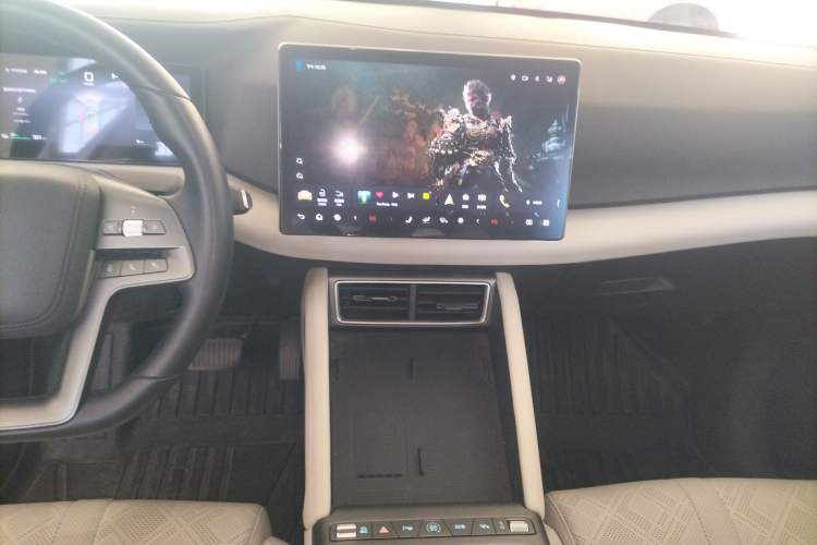 Used BYD Yuan UP 2025 Intelligent Driving Version 401 km Beyond-Range Edition Audio And AC Panel