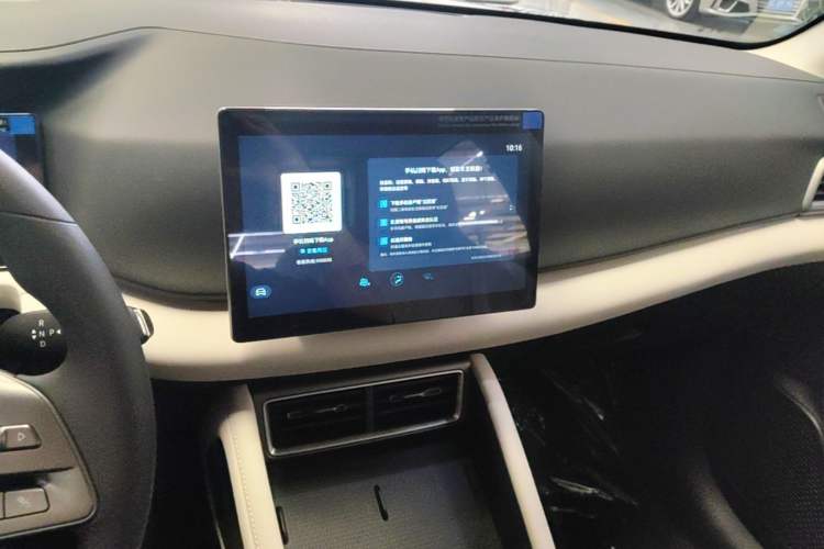 Used BYD Yuan UP 2025 Model 301KM Leading Version Audio And AC Panel