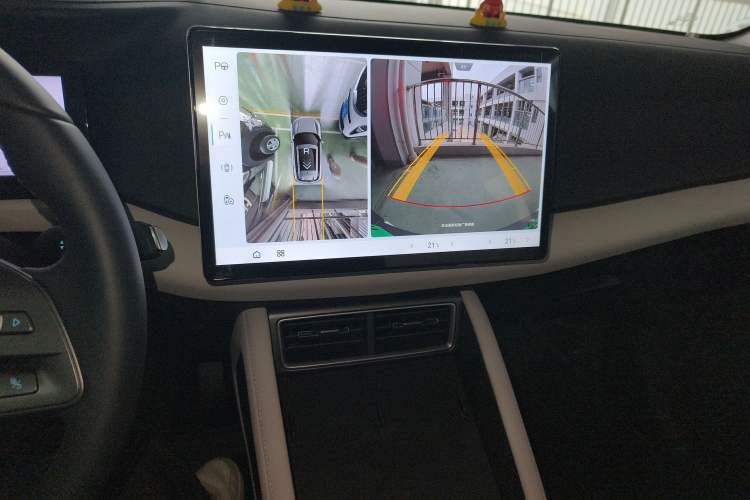 Used BYD Yuan UP 2025 Intelligent Driving Version 401 KM Dynamic Edition Audio And AC Panel