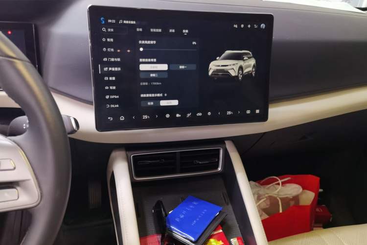 Used BYD Yuan UP 2025 Intelligent Driving Version 401 KM Dynamic Edition Audio And AC Panel