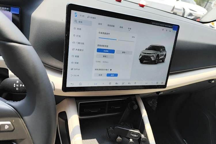Used BYD Yuan UP 2025 Intelligent Driving Version 401 KM Dynamic Edition Audio And AC Panel