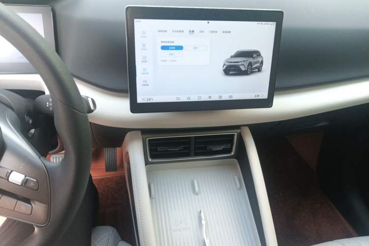 Used BYD Yuan UP 2025 Model 301KM Leading Version Audio And AC Panel
