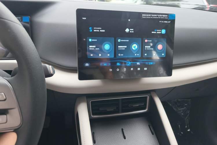 Used BYD Yuan UP 2025 Model 301KM Leading Version Audio And AC Panel