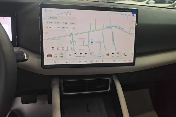Used BYD Yuan UP 2025 Intelligent Driving Version 401 KM Dynamic Edition Audio And AC Panel