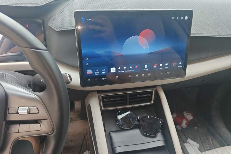 Used BYD Yuan UP 2025 Intelligent Driving Version 401 KM Dynamic Edition Audio And AC Panel